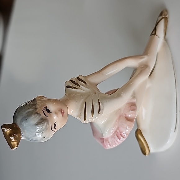 Vintage Ceramic Ballerina Figurine with Gold accents Made in Japan - Picture 1 of 16